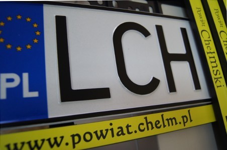 Powiat chełmski rozdaje ramki pod tablice rejestracyjne