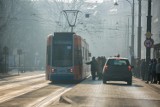 Smog w Krakowie. W środę darmowa komunikacja dla kierowców 