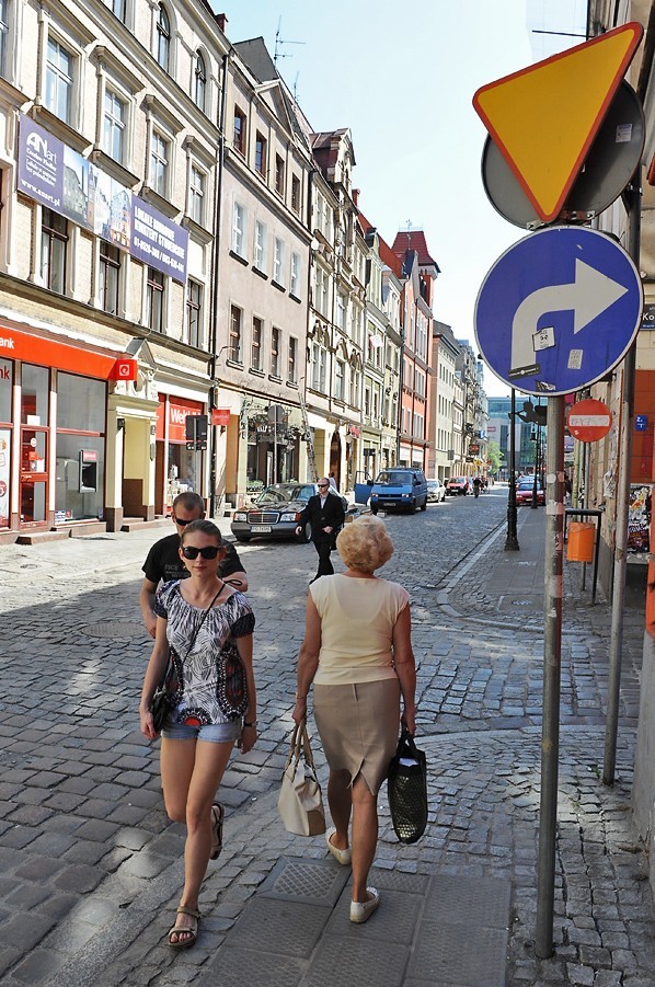 Poznań: Ulica Wrocławska stała się deptakiem [ZDJĘCIA]
