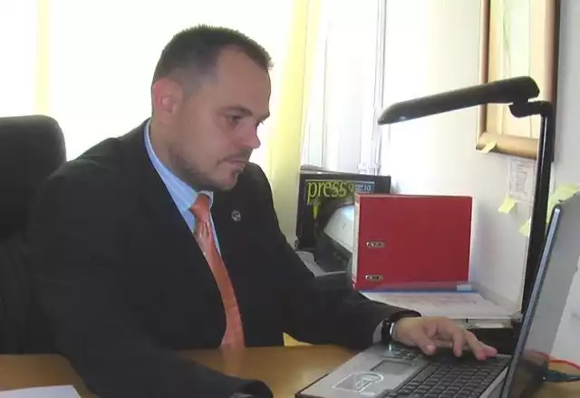 Dariusz Aleksandrowicz - rzecznik Biura Ochrony Rządu - w swoim biurze.