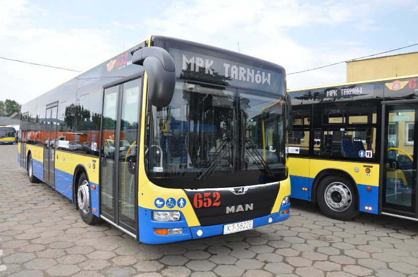Poza godzinami szczytu autobus linii nr 14 MPK w Tarnowie...