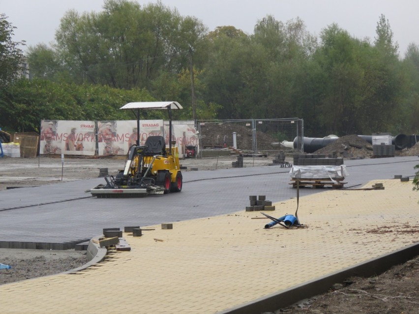 Nowy parking przy  „Starej Rzeźni” na ulicy Sienkiewicza w...