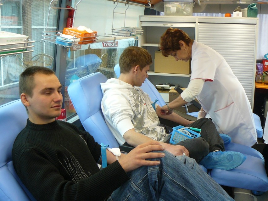 Krotoszyn: zbiórka krwi na rzecz chorych dzieci (FOTY)
