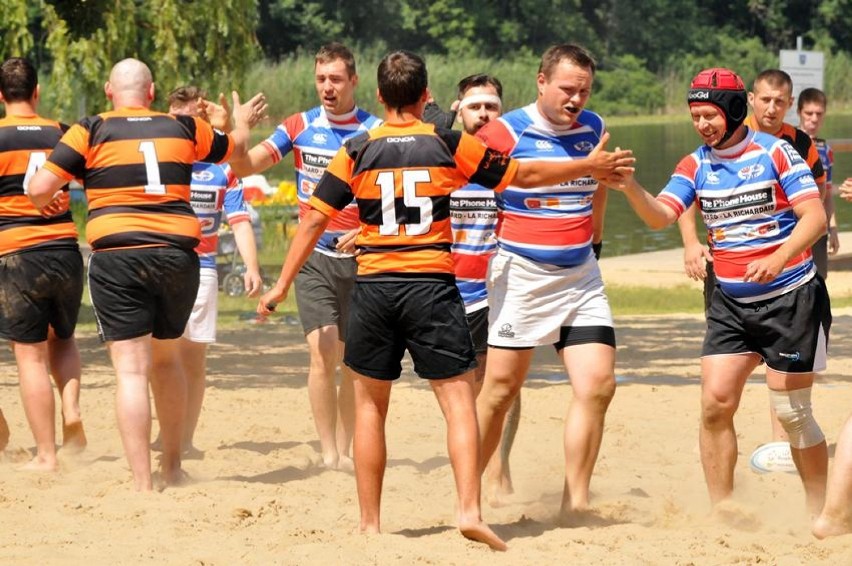 Rugby na plaży w Wolsztynie