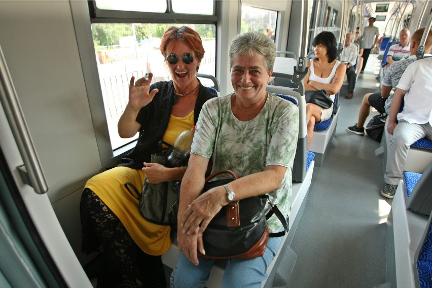 Nowe tramwaje Pesa już kursują po wrocławskich torach. Jak...