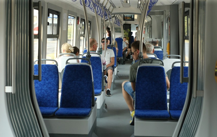 Nowe tramwaje Pesa już kursują po wrocławskich torach. Jak...