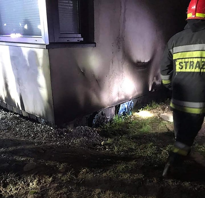 Nocny ogień w dolinie Dunajca. Zapalił się dom w Kadczy