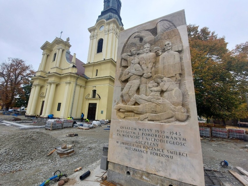 Pomnik stojący na Rynku w Starym Fordonie został przesunięty...