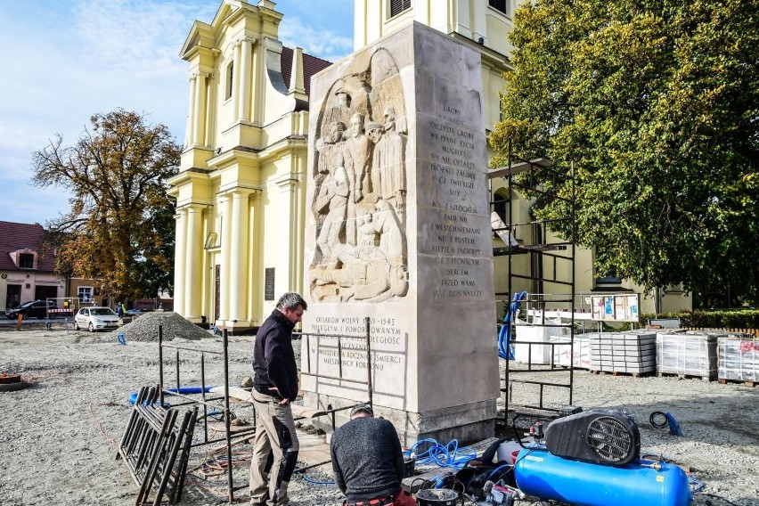 W miejscu pomnika wybudowana zostanie fontanna, która będzie...