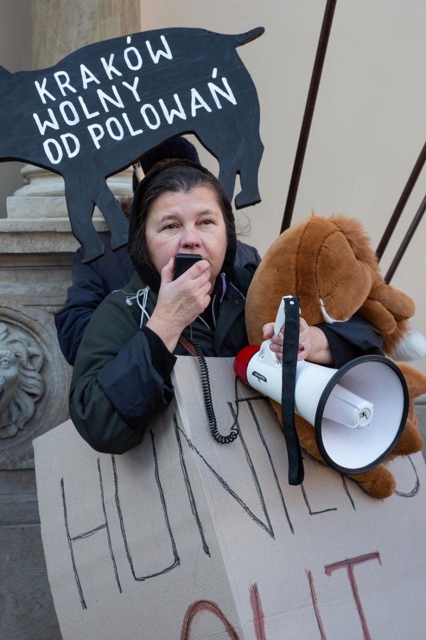 Protest przeciwników polowań w Krakowie