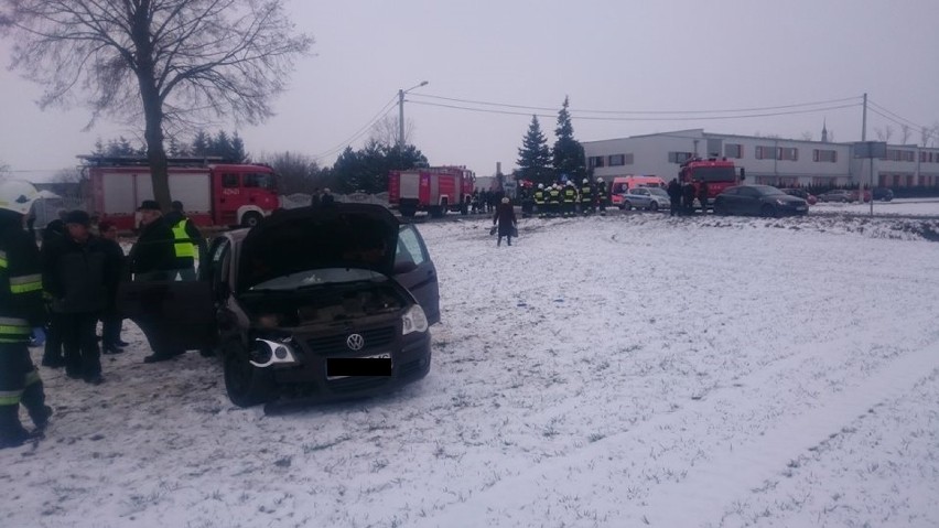 Groźny wypadek w Świniarach! Cztery osoby trafiły do szpitala!