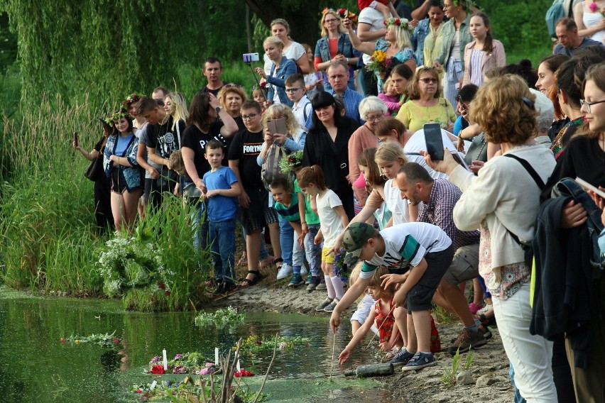 Wianki Płock 2022. W niedzielę puszczanie wianków nad Wisłą! Występ Zespołu Pieśni i Tańca "Wisła" i inne atrakcje