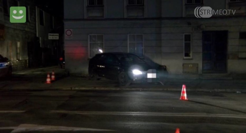 Ukradł auto i zabił przechodnia. Zaczął się proces 18-letniego bandyty z Łomnicy ZDJĘCIA, FILM