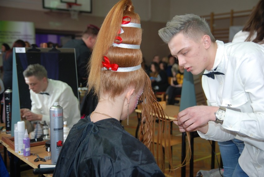 ZSP3 Jaworzno: Bartosz Warzecha ma talent do fryzjerstwa