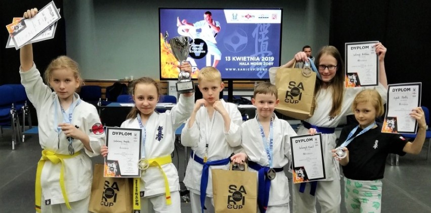 Karatecy z Klubu Karate „Randori” z Radomska z medalami Turnieju Karate Kyokushin „SARI CUP”