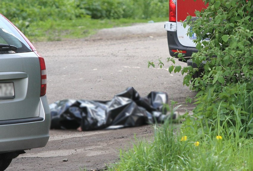 Tragedia na Podgórzu. Człowiek spadł z wiaduktu. Na miejscu pracuje policja (ZDJĘCIA Z MIEJSCA TRAGEDII)