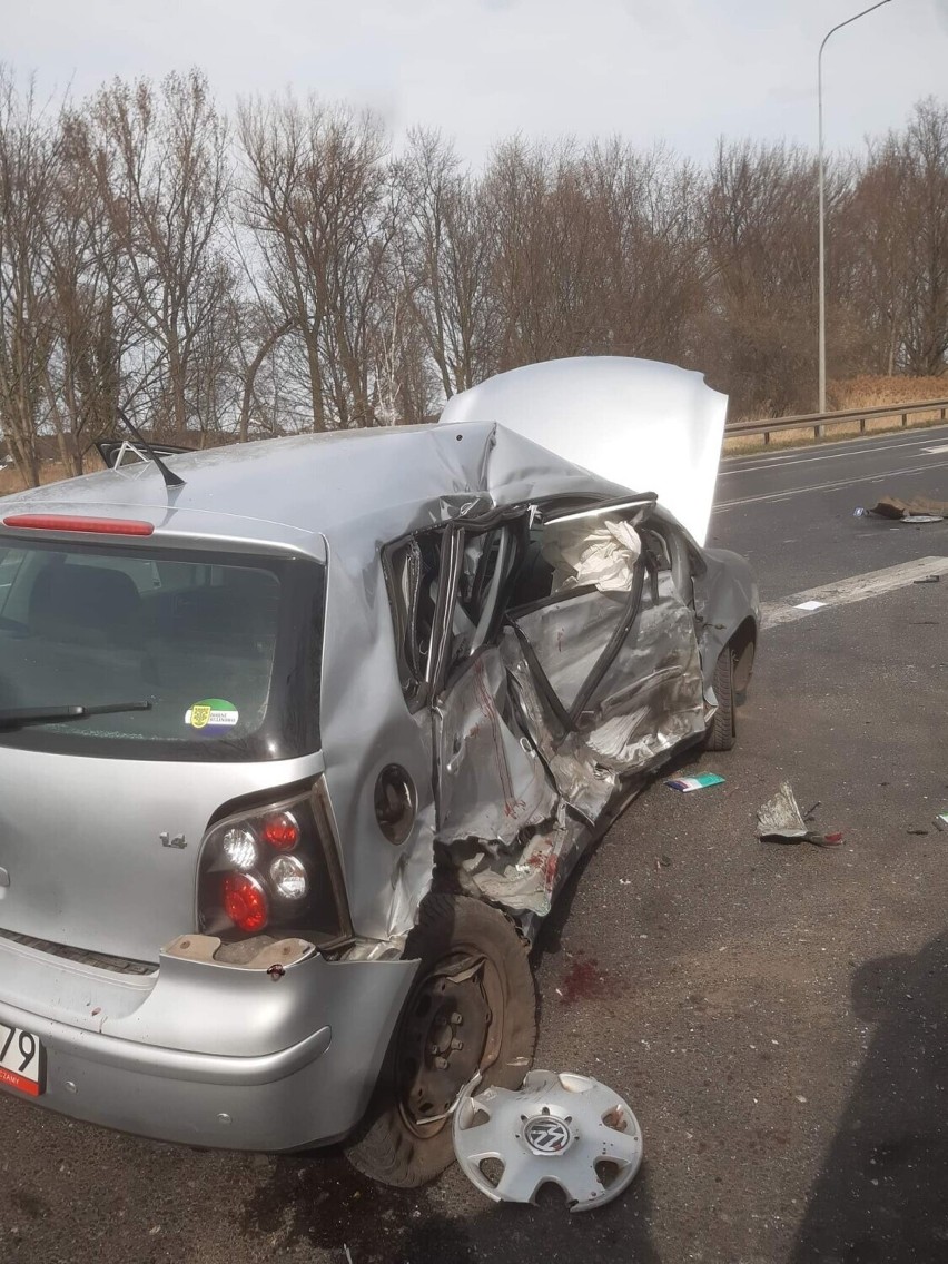 Nie żyje dziewczynka poszkodowana w wypadku na obwodnicy Kościana [FOTO]