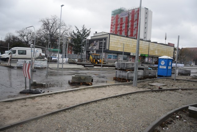 Ulica Chrobrego koło Arsenału może zostać udostępniona kierowcom jeszcze przed końcem całej inwestycji - w kwietniu.