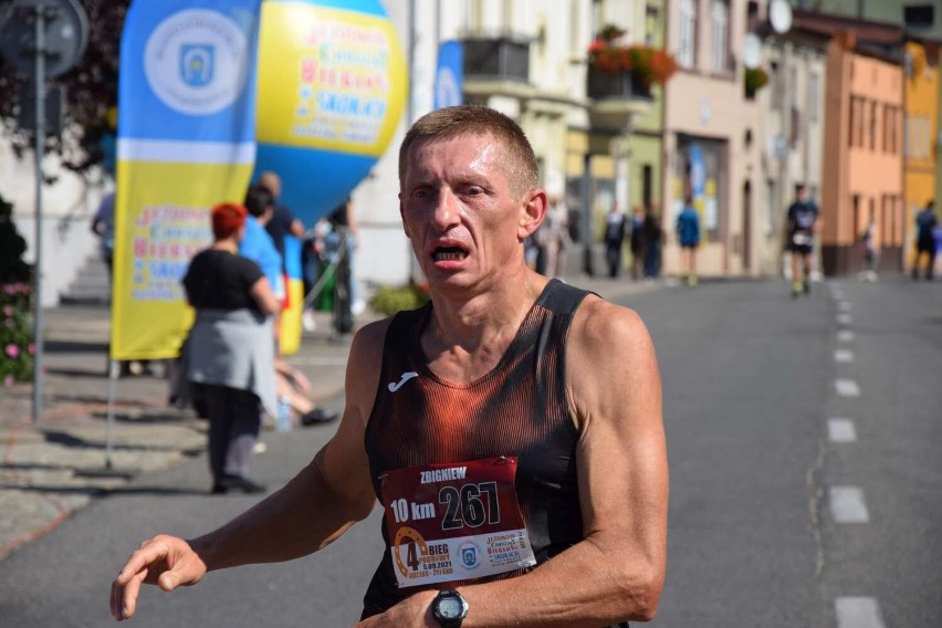 Bieg Podkowy w Skokach. Kilkuset zawodników pobiegło ulicami miasta [Galeria z mety część 3]