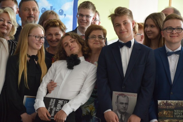 Zakończenie roku szkolnego 2016/2017 w klasach trzecich Publicznego Gimnazjum nr 1 w Bełchatowie