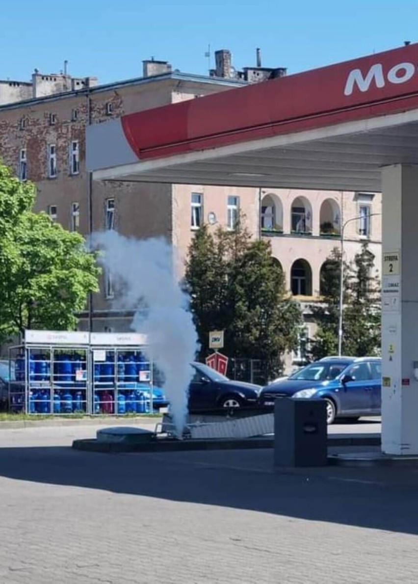 Uszkodzony dystrybutor z gazem na stacji benzynowej w Brzegu. Ewakuowano łącznie ponad 30 osób! 