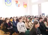 Uczniowie staszowskiego liceum pamiętali o Żołnierzach Wyklętych. Zobacz zdjęcia