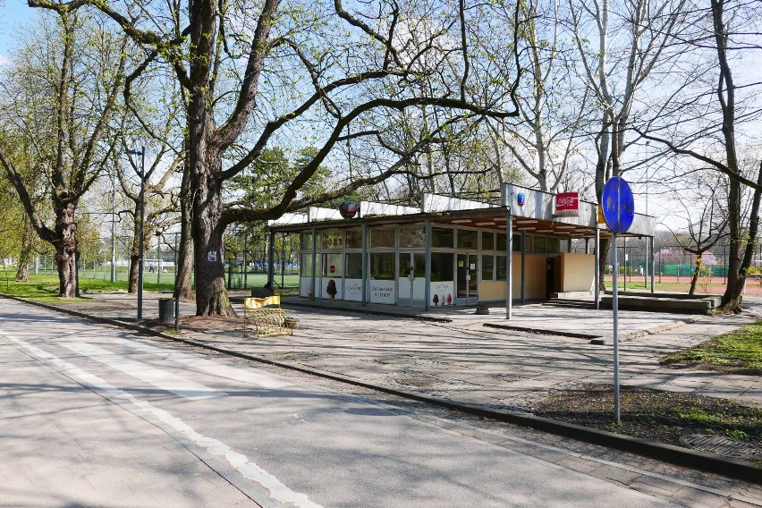 Kolejne kultowe miejsce zniknęło z mapy Warszawy. "Cafe Agrykola" gościło mieszkańców ponad 40 lat. Teraz pawilon przejdzie remont