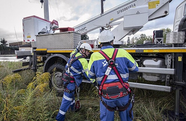 Tysiące ludzi nie ma dzisiaj prądu w miastach województwa śląskiego. Tauron informuje o wyłączeniach energii elektrycznej w całym województwie śląskim. 

Ostrzeżenie dotyczy miast i powiatów: Bielsko-Biała, Bytom, Częstochowa, Dąbrowa Górnicza, Jastrzębie-Zdrój, Jaworzno, Katowice, Mysłowice, Rybnik, Siemianowice Śląskie, Sosnowiec, Tychy, Zabrze, Żory i powiaty: bieruńsko-lędziński, cieszyński, mikołowski, pszczyński, tarnogórski, raciborski, wodzisławski, zawierciański i żywiecki. 

Podajemy godziny odcięcia prądu i konkretne adresy, których dotyczy. Kliknij w kolejne zdajcie i sprawdź swoje miasto >>>

Przesuwaj zdjęcia w prawo - naciśnij strzałkę lub przycisk NASTĘPNE