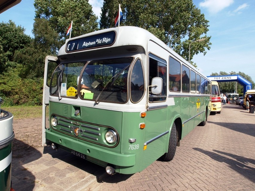 Jednym z kupionych w Poznaniu aut był autobus Leyland z 1967...