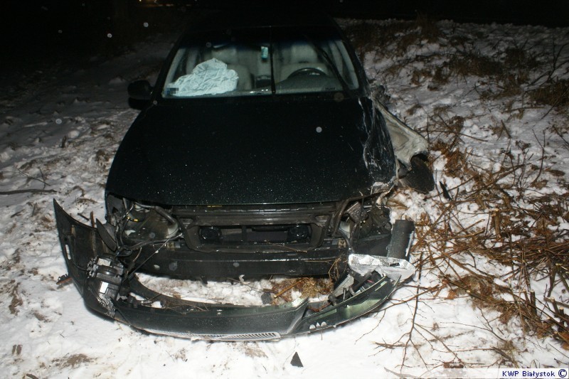 Wypadek w Poganicy: Ford zderzył się w volvo. Kobieta i dwójka dzieci w szpitalu [ZDJĘCIA]