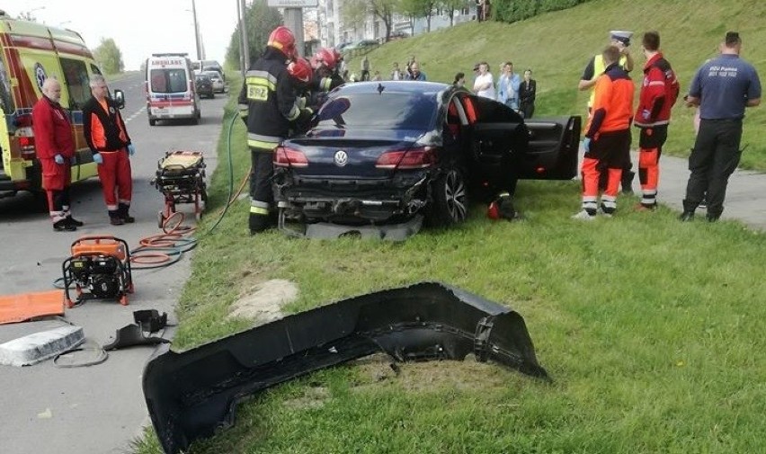 Ford staranował volkswagena na rondzie w Gorzowie. Dwie osoby ranne [ZDJĘCIA]