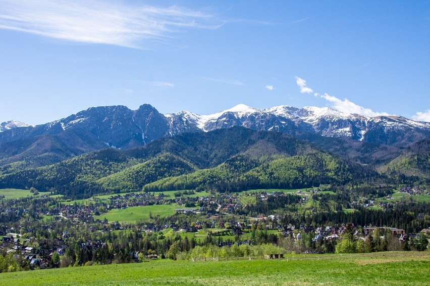 Zakopane. W końcu piękna pogoda w górach. Chmury zniknęły, pokazały się Tatry. Szkoda, że na jeden dzień...