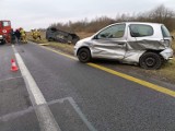 Wypadek na DK 1 w okolicach Kamieńska. Zderzyły się 3 samochody, 1 osoba ranna
