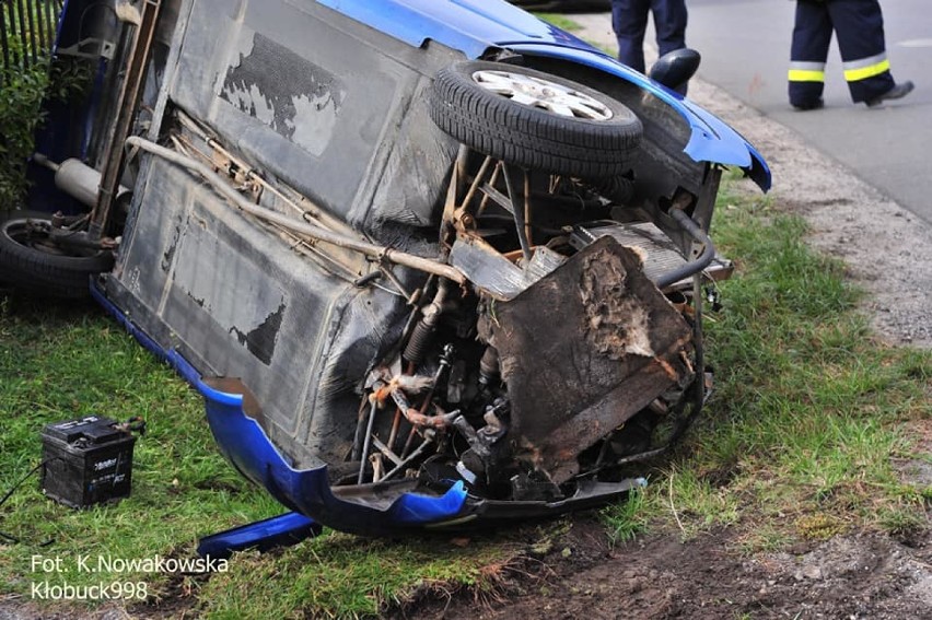 Wypadek w miejcowości Cyganka.Starszy mężczyzna stracił panowanie nad pojazdem i wjechał do rowu. Dwie osoby ranne [ZDJĘCIA[