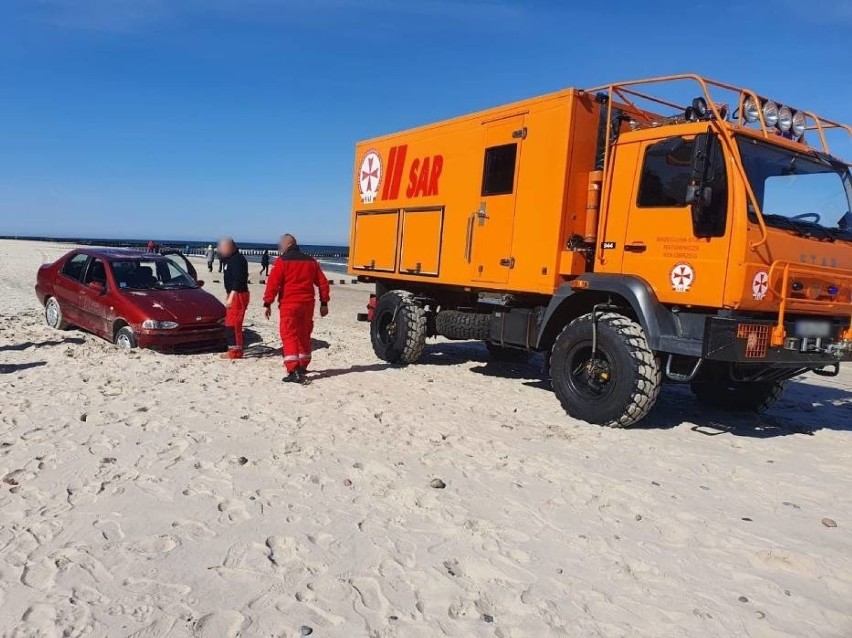 W niedzielę, 4 kwietnia, na plaży w Dźwirzynie znaleziono...