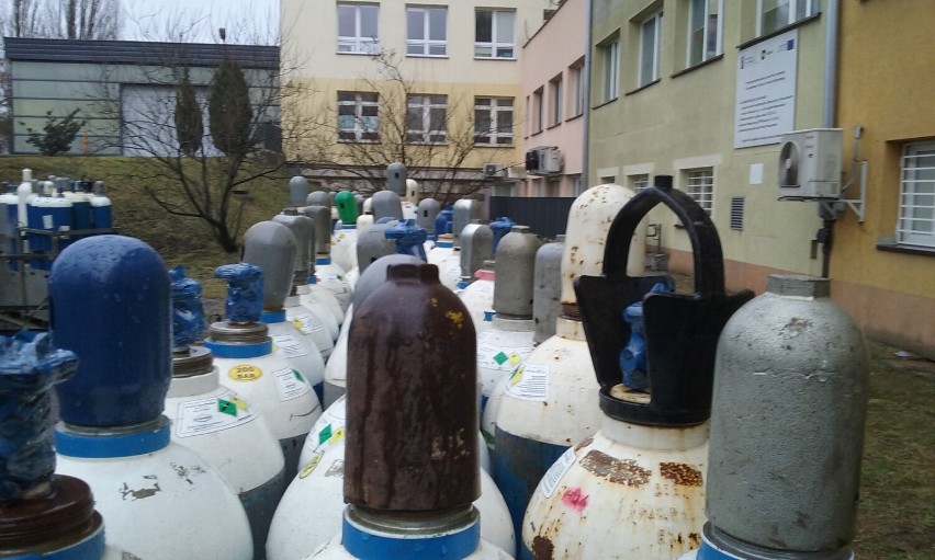 Dostawa butli z tlenem do szpitala w Tomaszowie Maz.