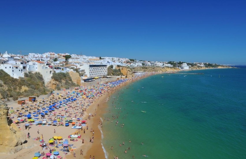 Plaża Albufeira w południowej Portugalii