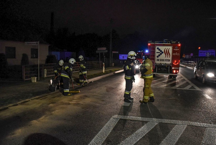 Zderzenie trzech samochodów na ul. Zdunowskiej w Krotoszynie [ZDJĘCIA]