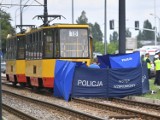 Tragiczny wypadek na torach tramwajowych, zginął 4-latek. Prokuratura: "Motorniczy korzystał z telefonu"