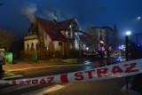 Pożar budynku mieszkalnego przy ul. Sędzickiego w Kartuzach [ZDJĘCIA, WIDEO]
