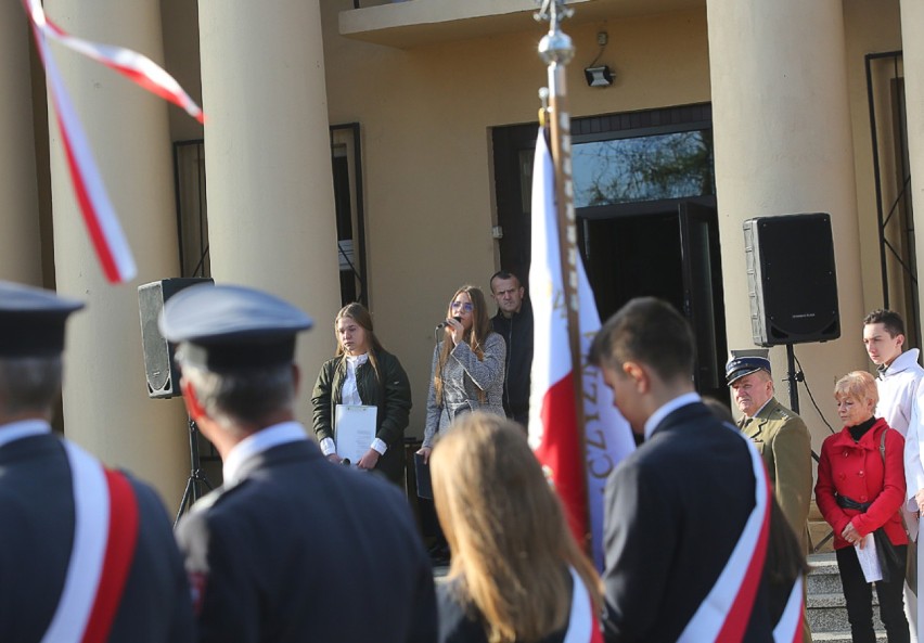 Przygodzice. Uczcili 100. rocznicę odzyskania przez Polskę niepodległości ceremonią przed pomnikiem Powstańców Wielkopolskich