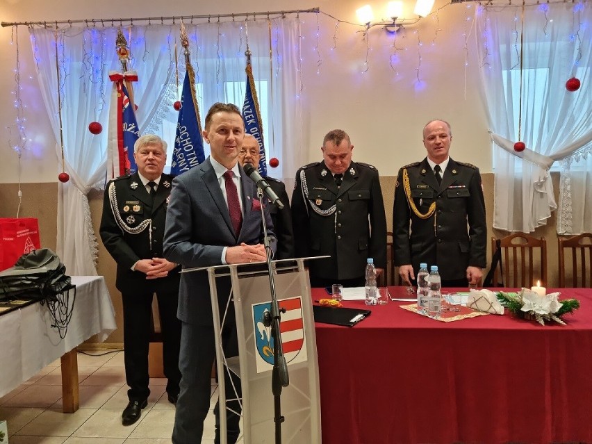 Straż pożarna z powiatu opoczyńskiego podsumowała rok 2022. Medale dla zasłużonych strażaków - ZDJĘCIA