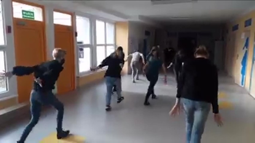 Nauczycielki ze Świnoujskiej "Czwórki" nagrały flashmob dla...