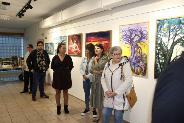 W Rejonowej Bibliotece Publicznej w Szubinie oglądać można wystawę obrazów Maryli Rakowskiej-Molendy
