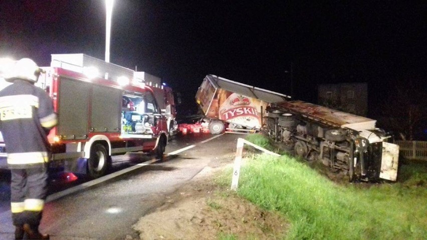Poręba: Wypadek ciężarówki na DK78 [FOTO]