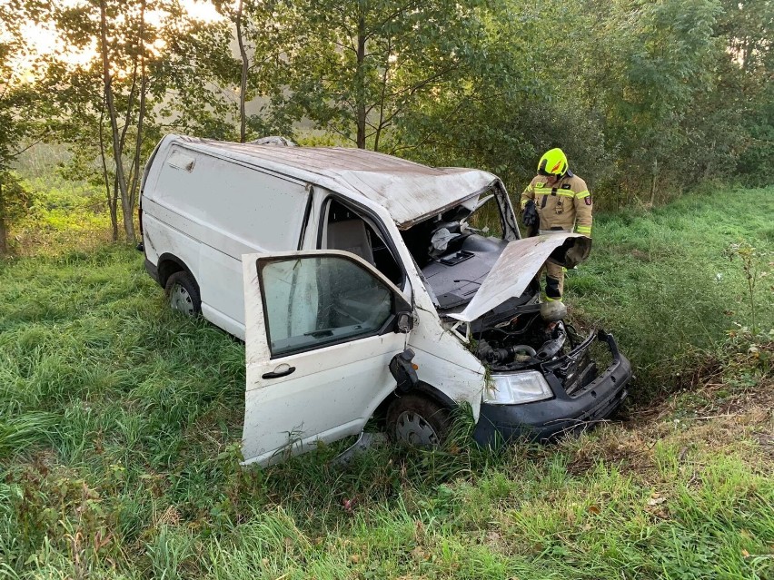 Zderzenie busa z ciągnikiem rolniczym na trasie Szamocin-Białośliwie