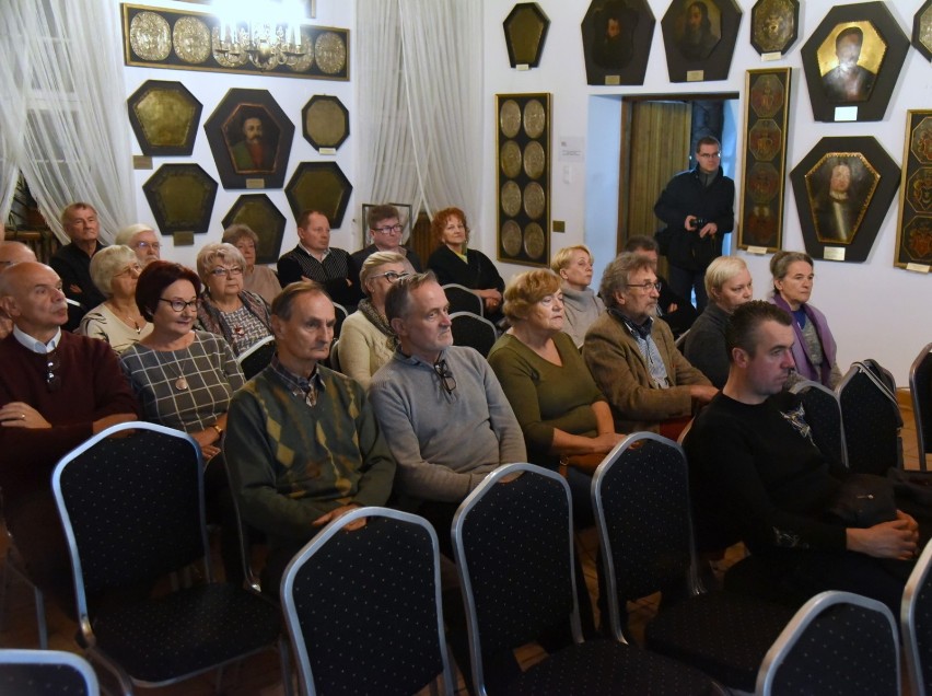 Mamy zdjęcia z... wystawy fotograficznej w międzyrzeckim muzeum [GALERIA]