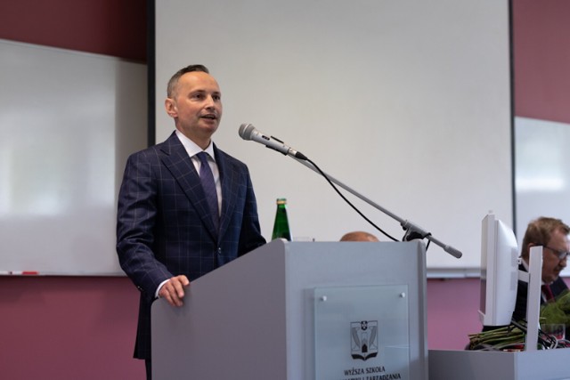 Dr hab. Andrzej Rozmus jest związany z WSIiZ od 1998 roku, ostatnie 10 lat był Prorektorem ds. Nauczania.