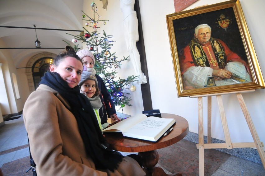 Pogrzeb śp. Benedykta XVI odbędzie się 5 stycznia w Rzymie. Kraków żegna papieża seniora