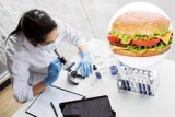 Ostrzeżenie GIS: w hamburgerach wykryto bakterie Listeria monocytogenes. Mogą wywołać poważną chorobę. Nie jedz ich!